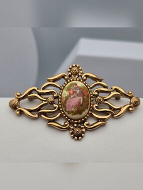 Victorian Style Cameo Bar Brooch Courting Couple Porcelain Gold Tone 2.5"